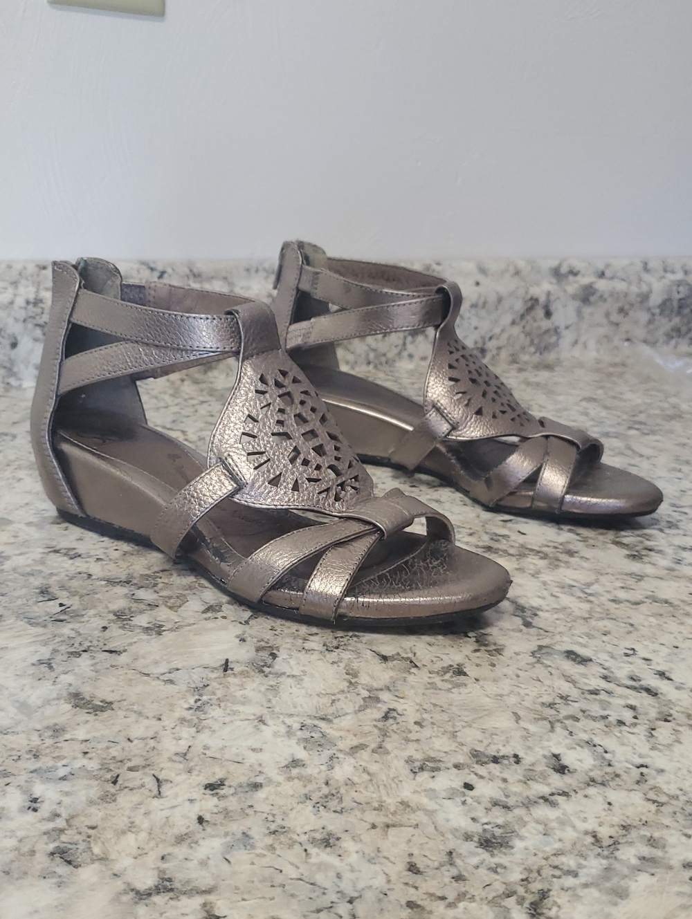 SOFFT Leather Metallic Pewter Women's Laser-Cut Wedge Sandals Size 6